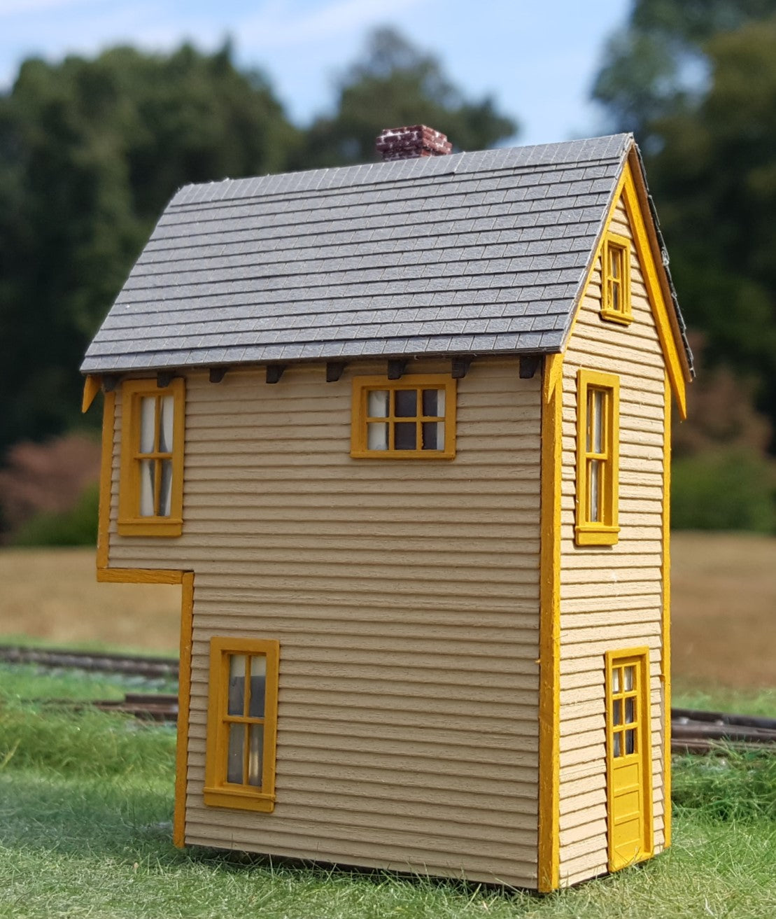 Tenth Avenue House in HO Scale