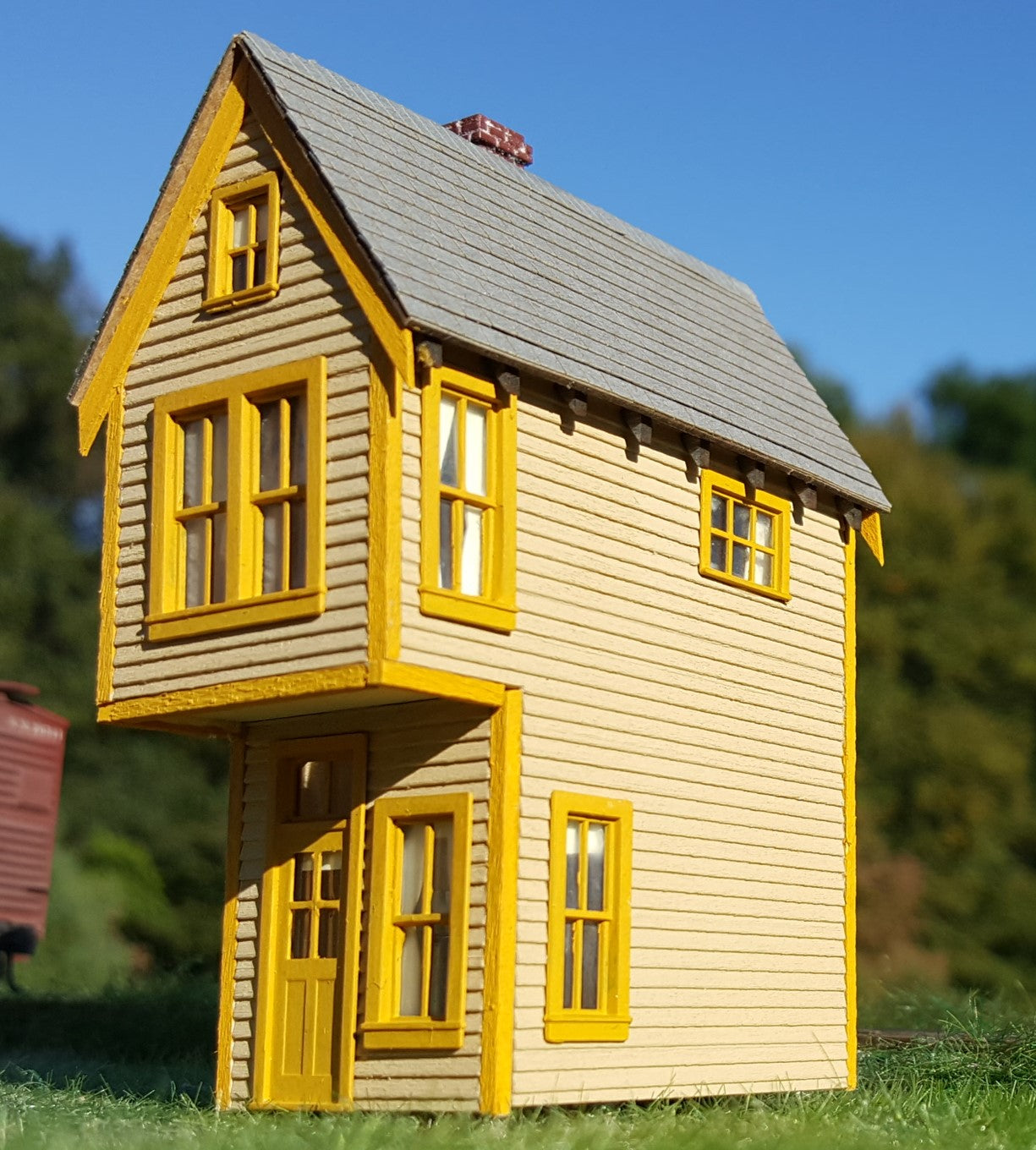 Tenth Avenue House in HO Scale