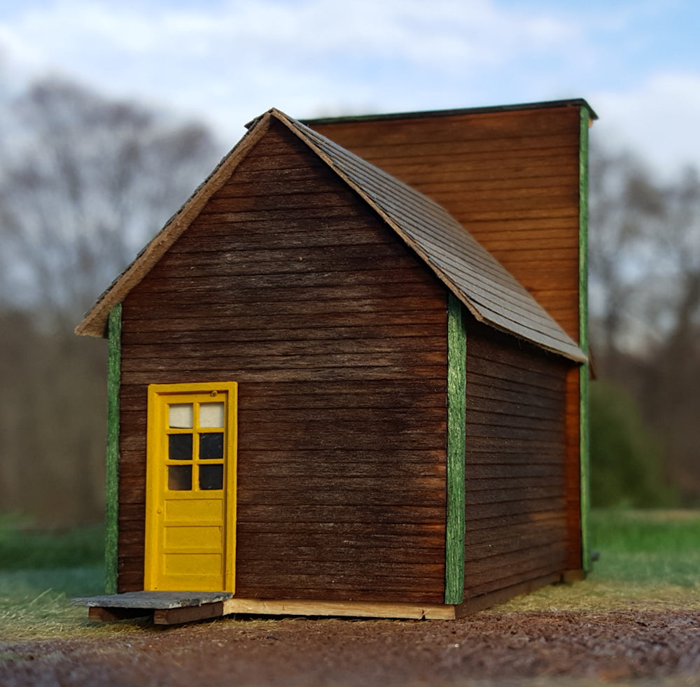 Cypress Lounge in HO scale