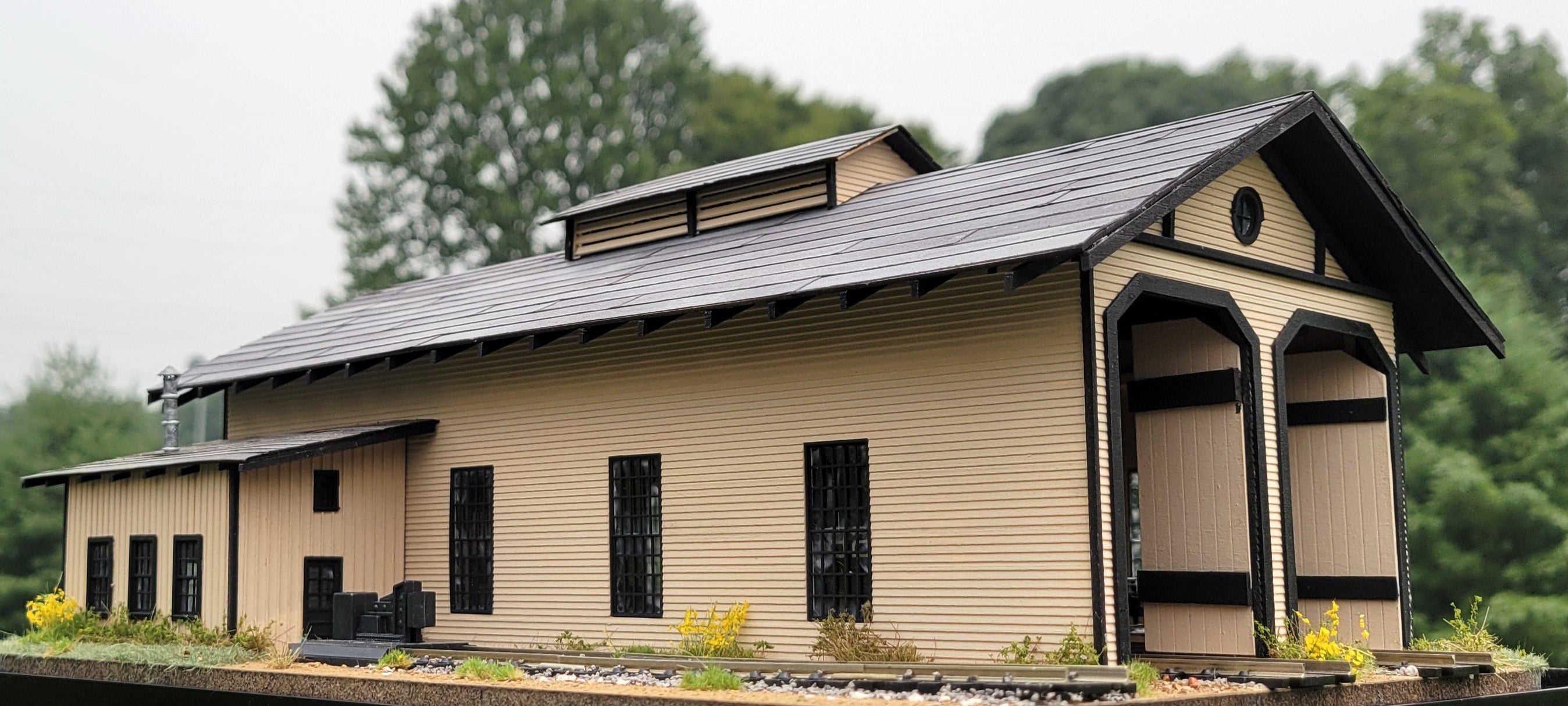 Two Stall Engine House in HO scale by Conowingo Models