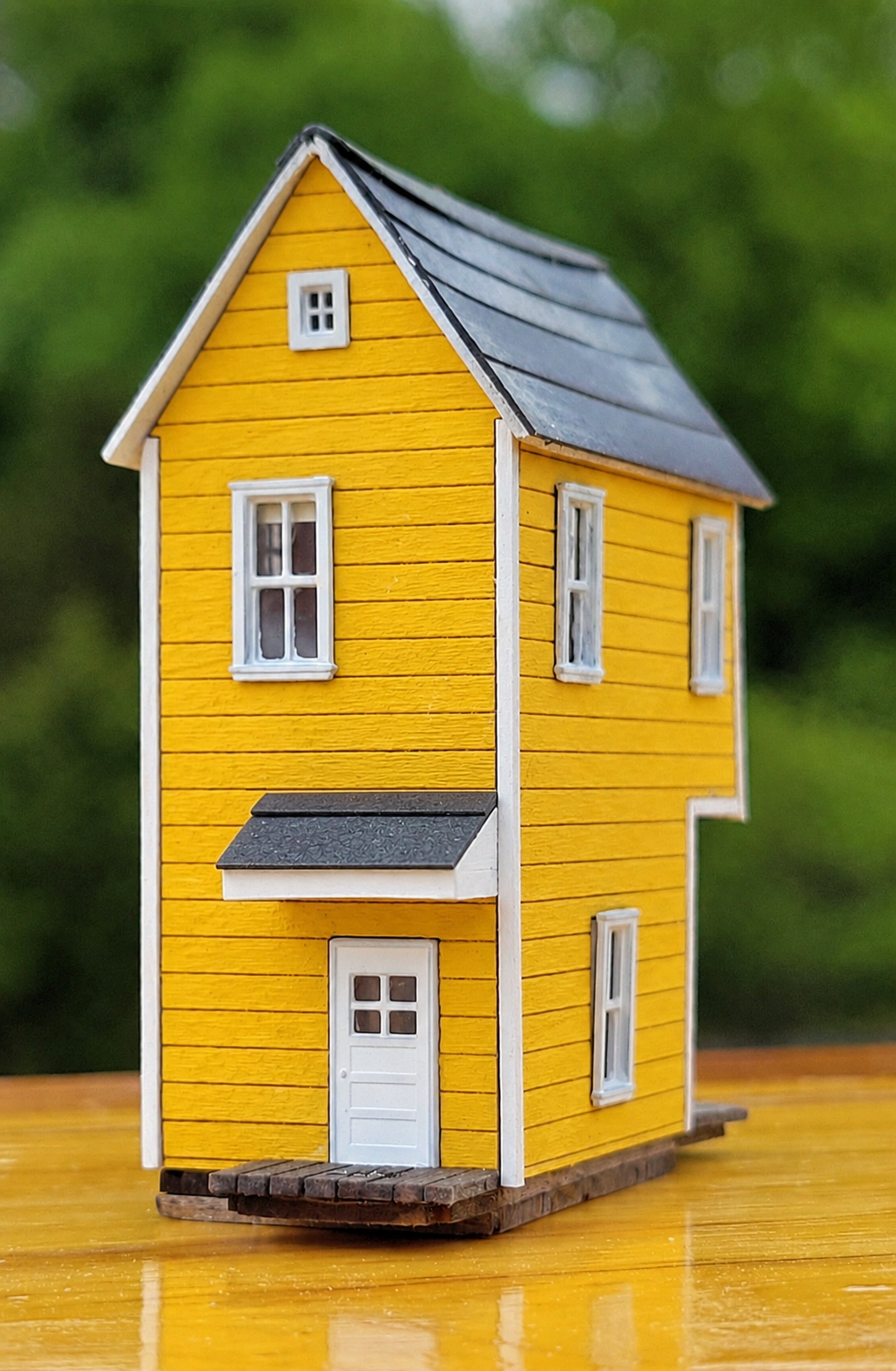 Tenth Avenue House in N Scale